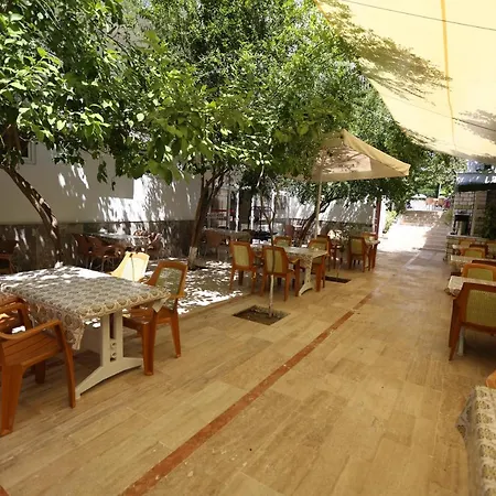 Paradise Hotel 3*